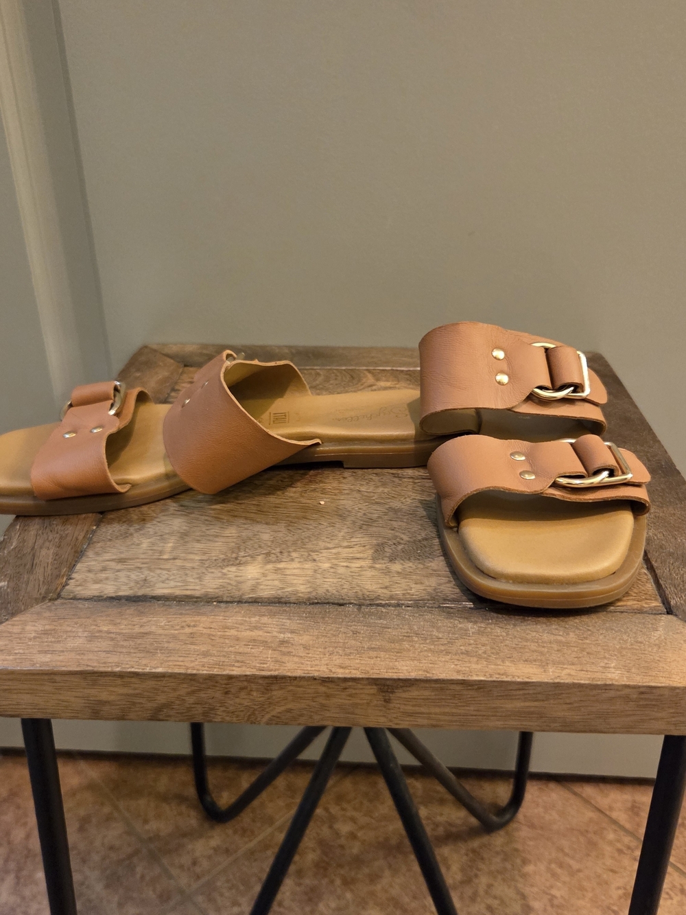 Seychelles Tan Slide Sandals with Buckle Detail - Picture 4 of 6